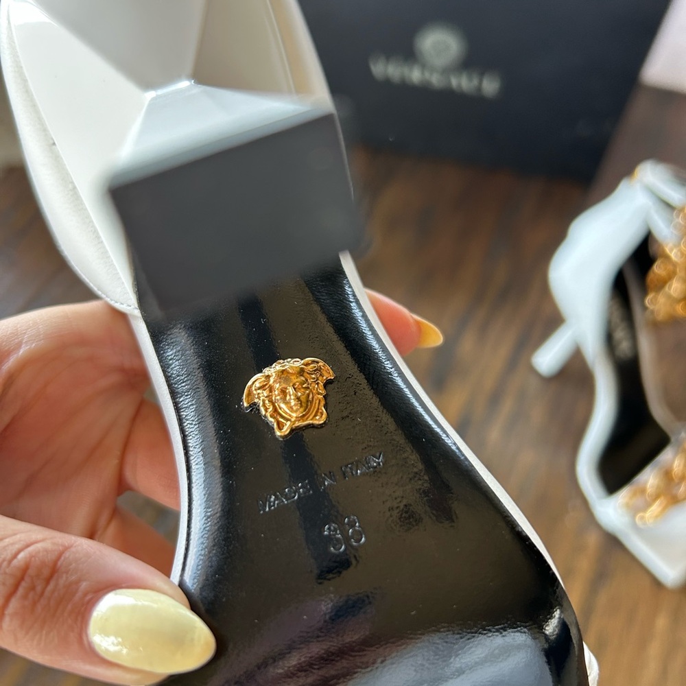 Versace Authentic White And Gold Medusa Chain Leather Sandals Heels Womens 8 - Picture 12 of 16